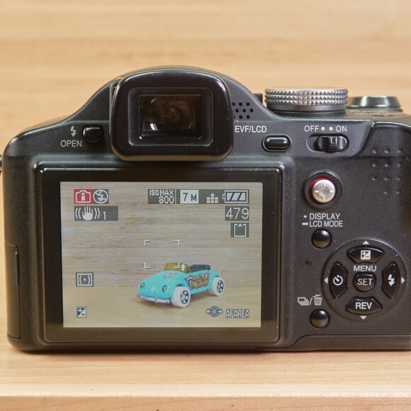 Panasonic Lumix DMC-FZ8 7.2MP Digital Camera, 12x Optical Zoom, Made in Japan - Picture 3 of 5